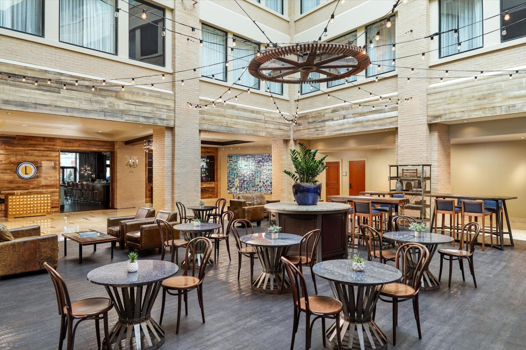 Renaissance New Orleans Arts Warehouse District Hotel Экстерьер фото